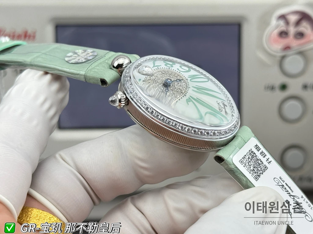 브레게 레인 드 네이플 실버 크리스탈 베젤 화이트 다이얼 민트 그린 스트랩 시계 36mm