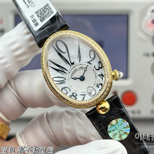 브레게 레인 드 네이플 옐로우골드톤 크리스탈 베젤 화이트 다이얼 블랙 스트랩 시계 36mm
