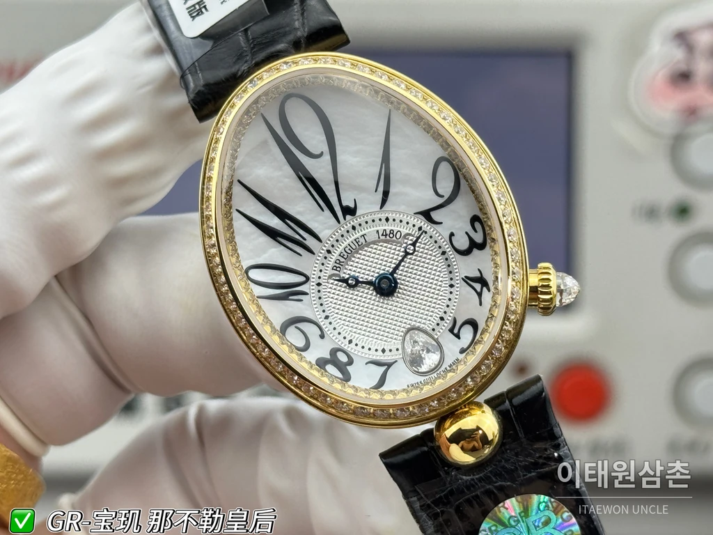 브레게 레인 드 네이플 옐로우골드톤 크리스탈 베젤 화이트 다이얼 블랙 스트랩 시계 36mm