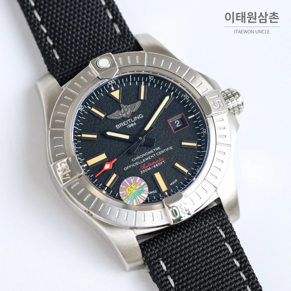 브라이틀링 어벤저 오토매틱 44mm