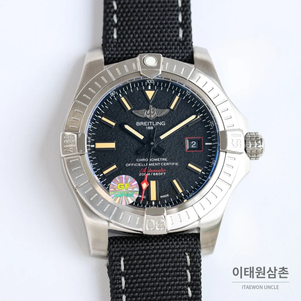 브라이틀링 어벤저 오토매틱 44mm