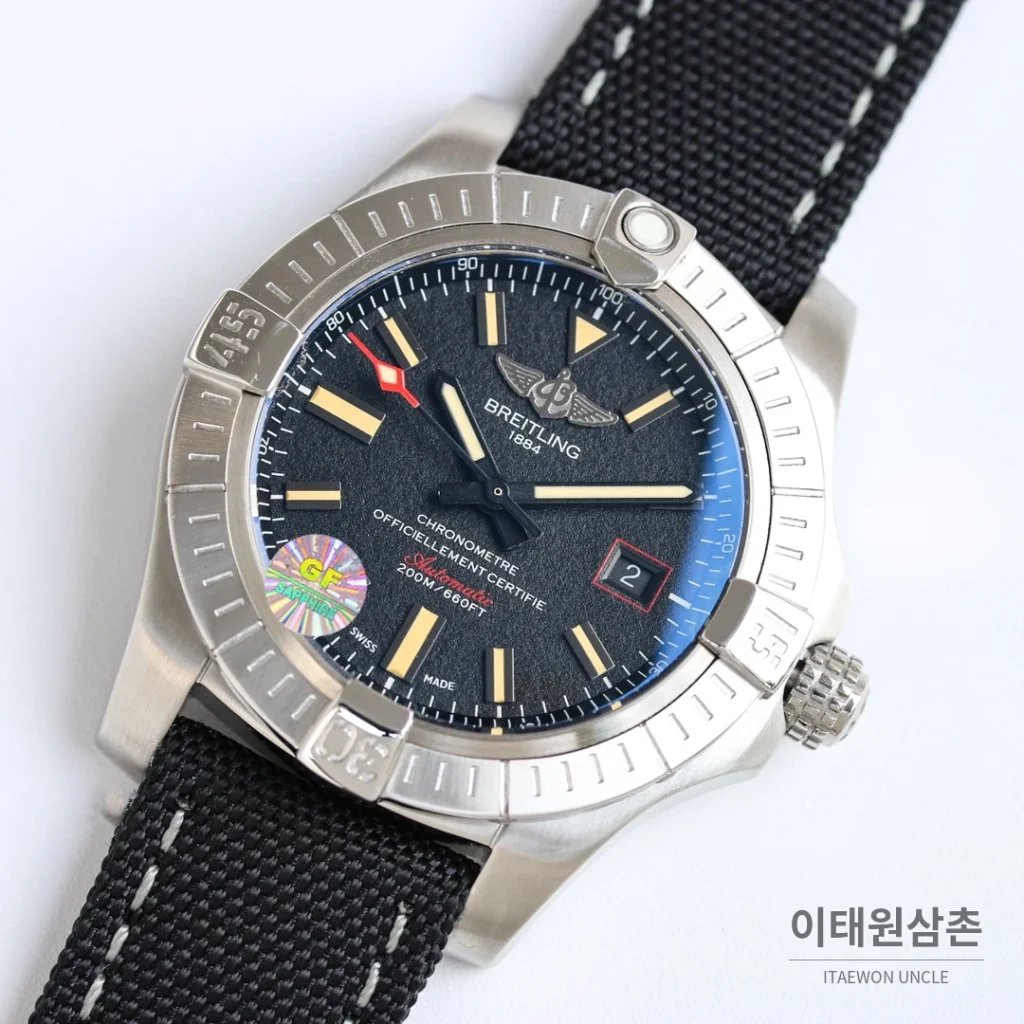 브라이틀링 어벤저 오토매틱 44mm