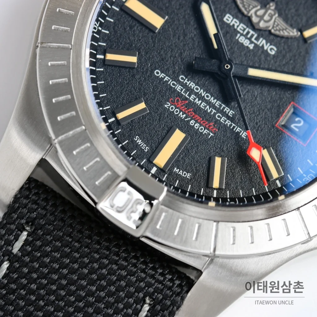 브라이틀링 어벤저 오토매틱 44mm