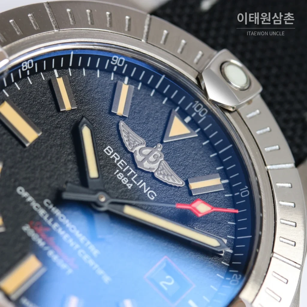 브라이틀링 어벤저 오토매틱 44mm