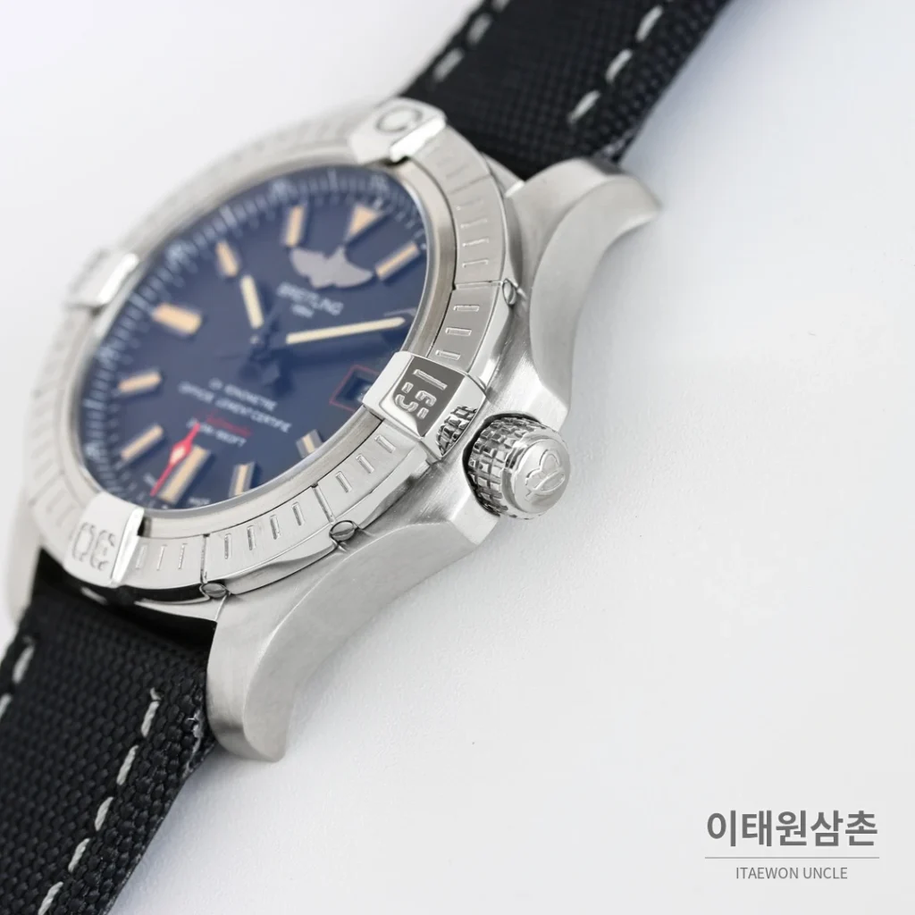 브라이틀링 어벤저 오토매틱 44mm