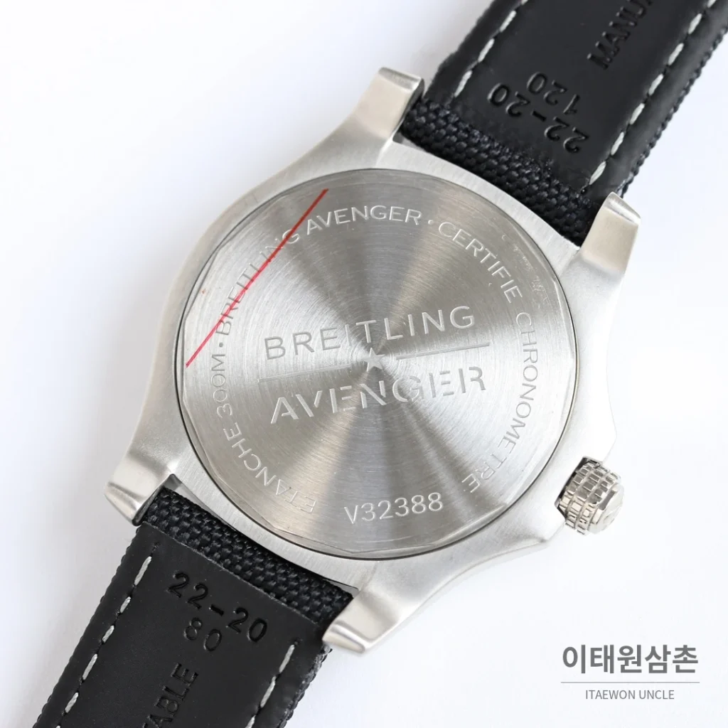 브라이틀링 어벤저 오토매틱 44mm