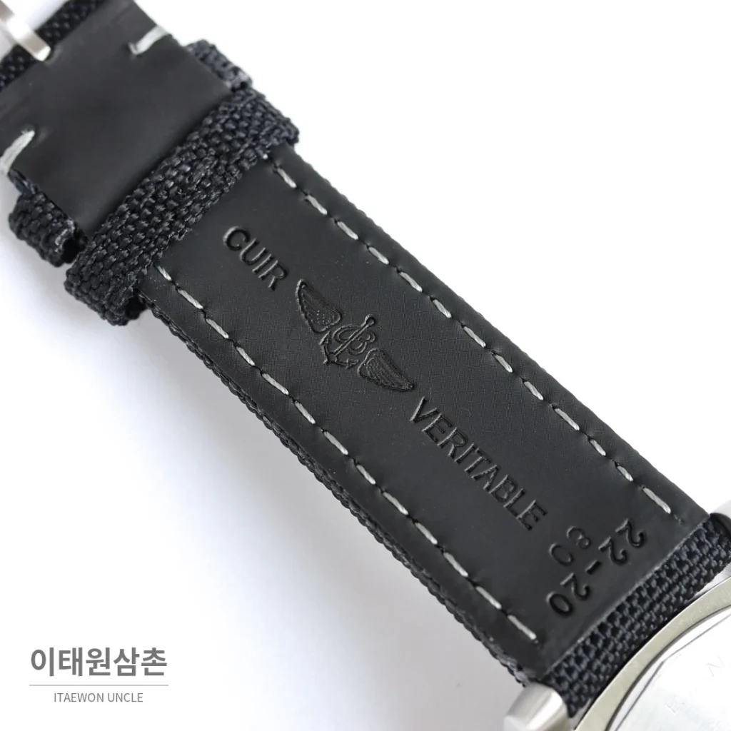 브라이틀링 어벤저 오토매틱 44mm