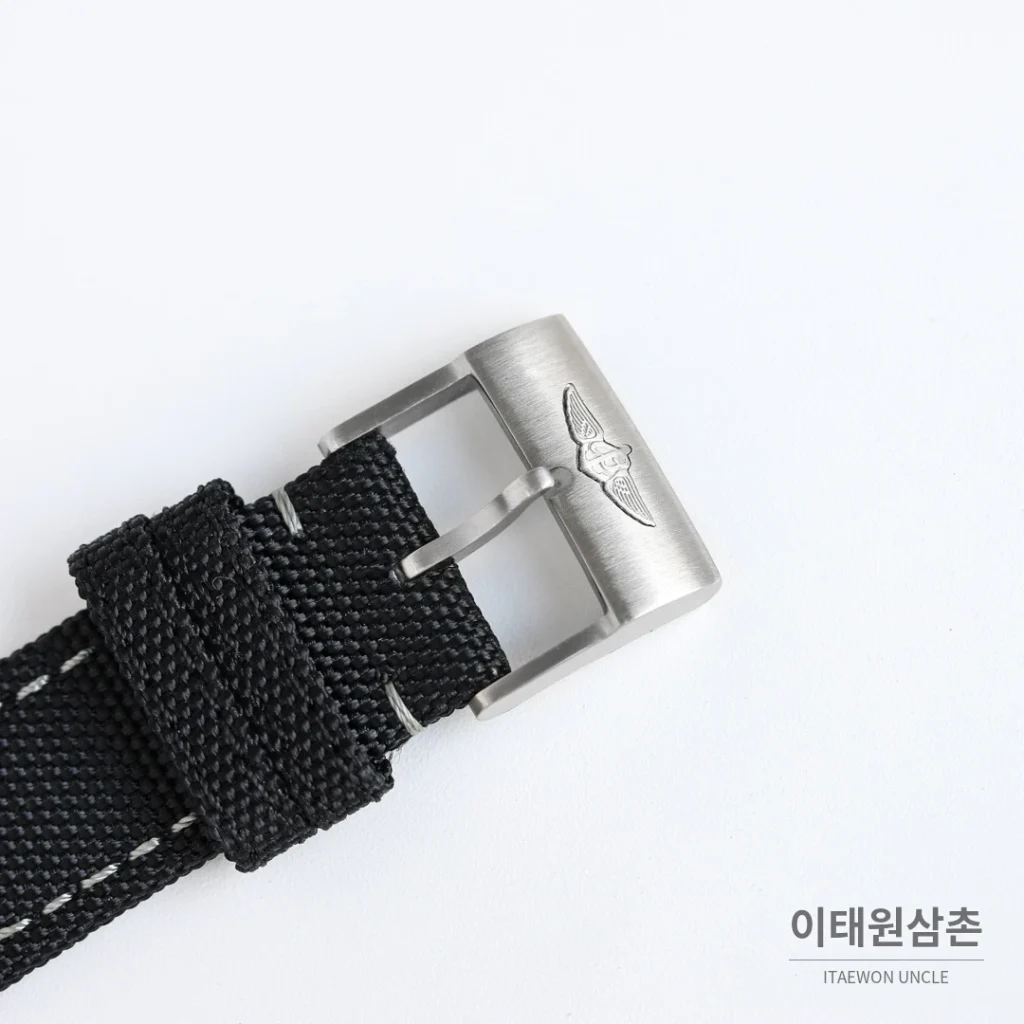 브라이틀링 어벤저 오토매틱 44mm