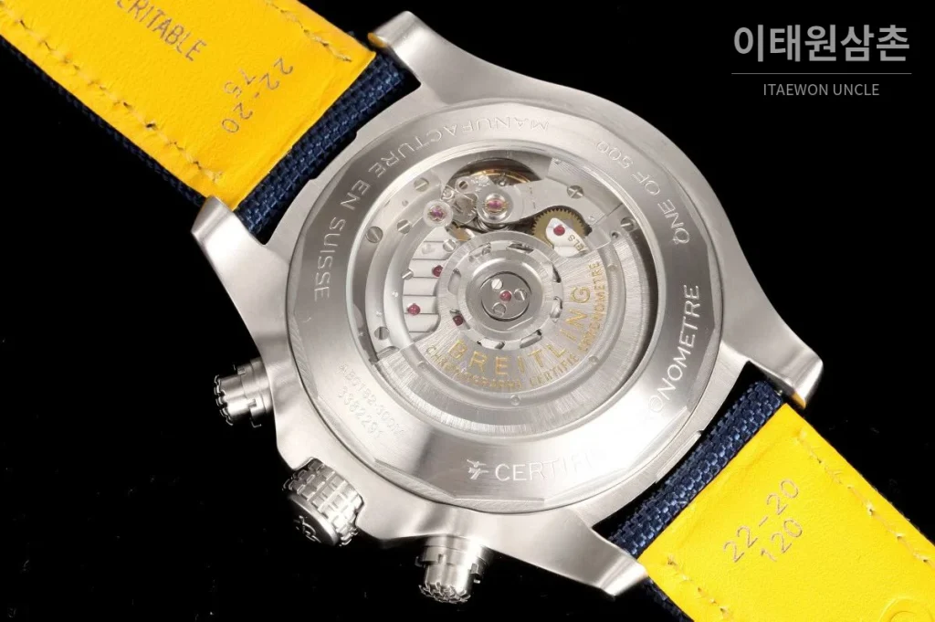 브라이틀링 어벤저 B01 스틸 크로노그래프 오토매틱 45mm 블루 다이얼 네이비 나일론 스트랩