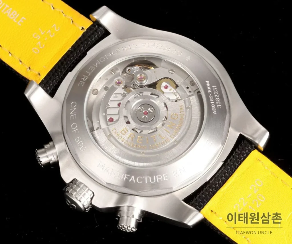 브라이틀링 어벤저 B01 스틸 크로노그래프 오토매틱 45mm 블루 다이얼 블랙 러버 스트랩