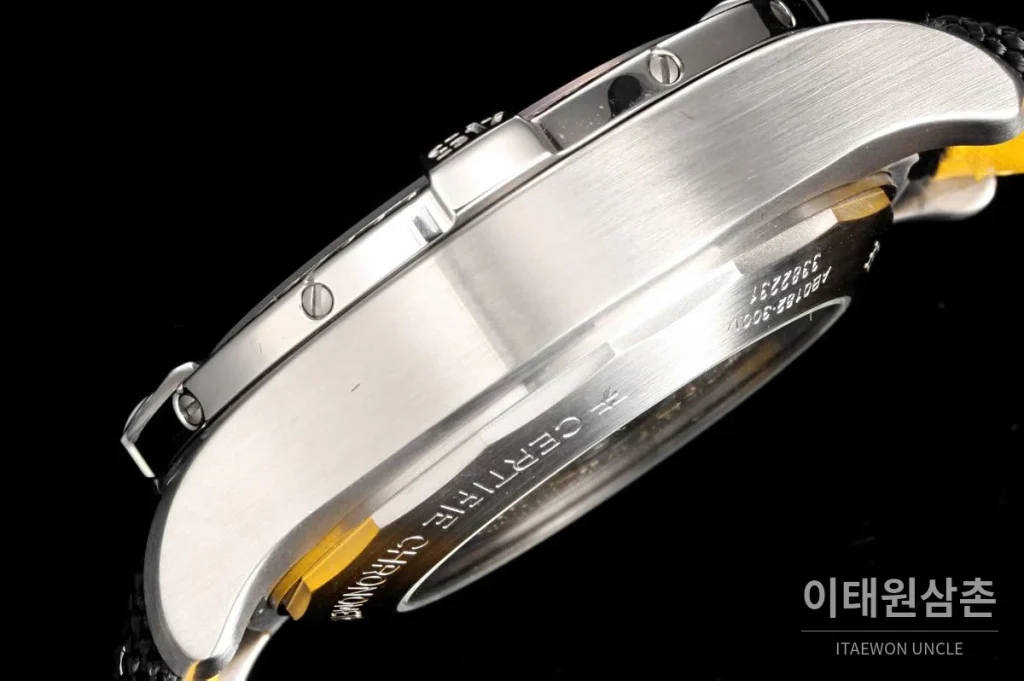 브라이틀링 어벤저 B01 스틸 크로노그래프 오토매틱 45mm 블루 다이얼 네이비 나일론 스트랩