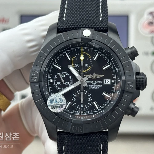 브라이틀링 어벤저 블랙다이얼 크로노그래프 오토매틱 45mm 브라이틀링 어벤저 블랙다이얼 크로노그래프 오토매틱 45mm