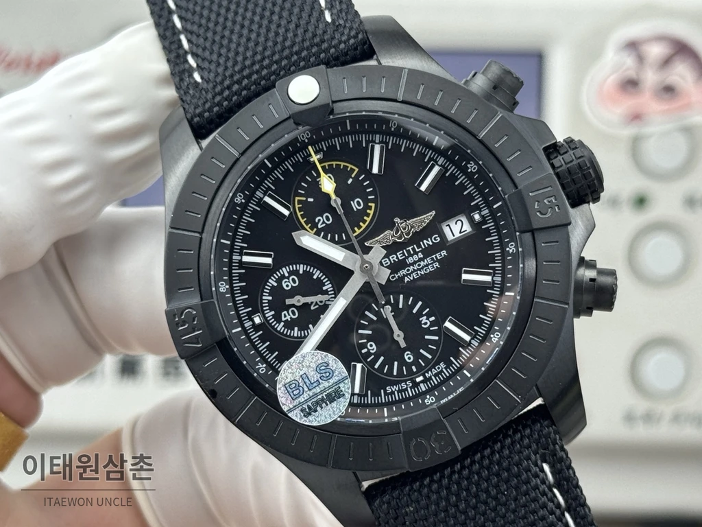브라이틀링 어벤저 블랙다이얼 크로노그래프 오토매틱 45mm
