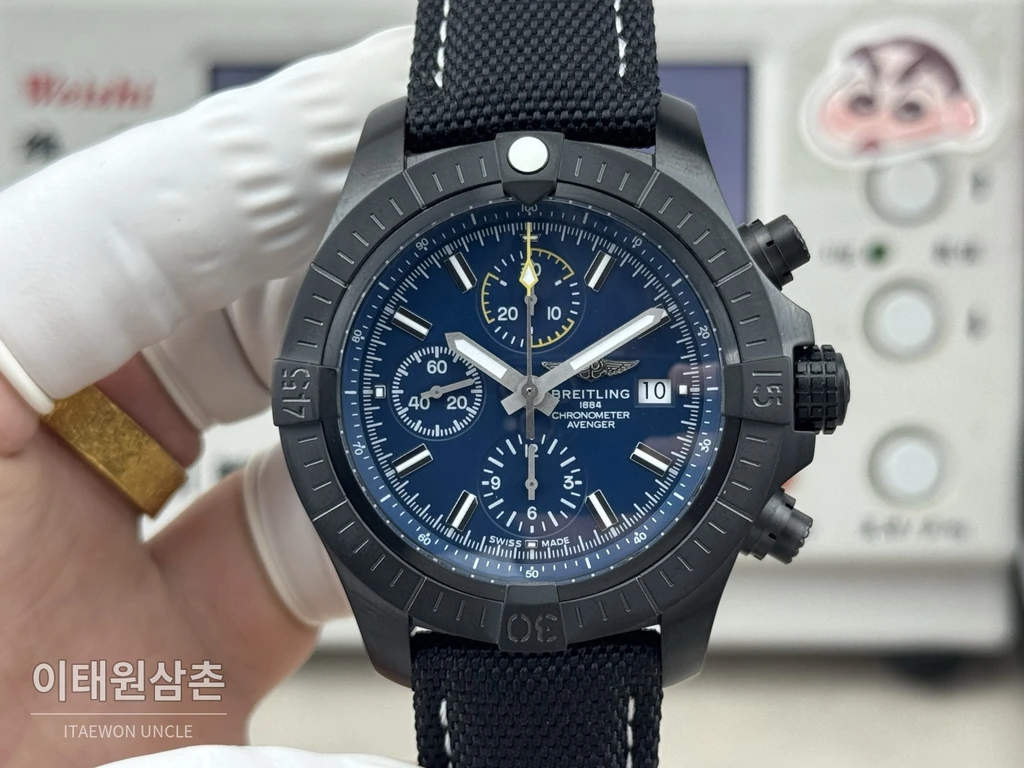 브라이틀링 어벤저 블랙다이얼 크로노그래프 오토매틱 45mm