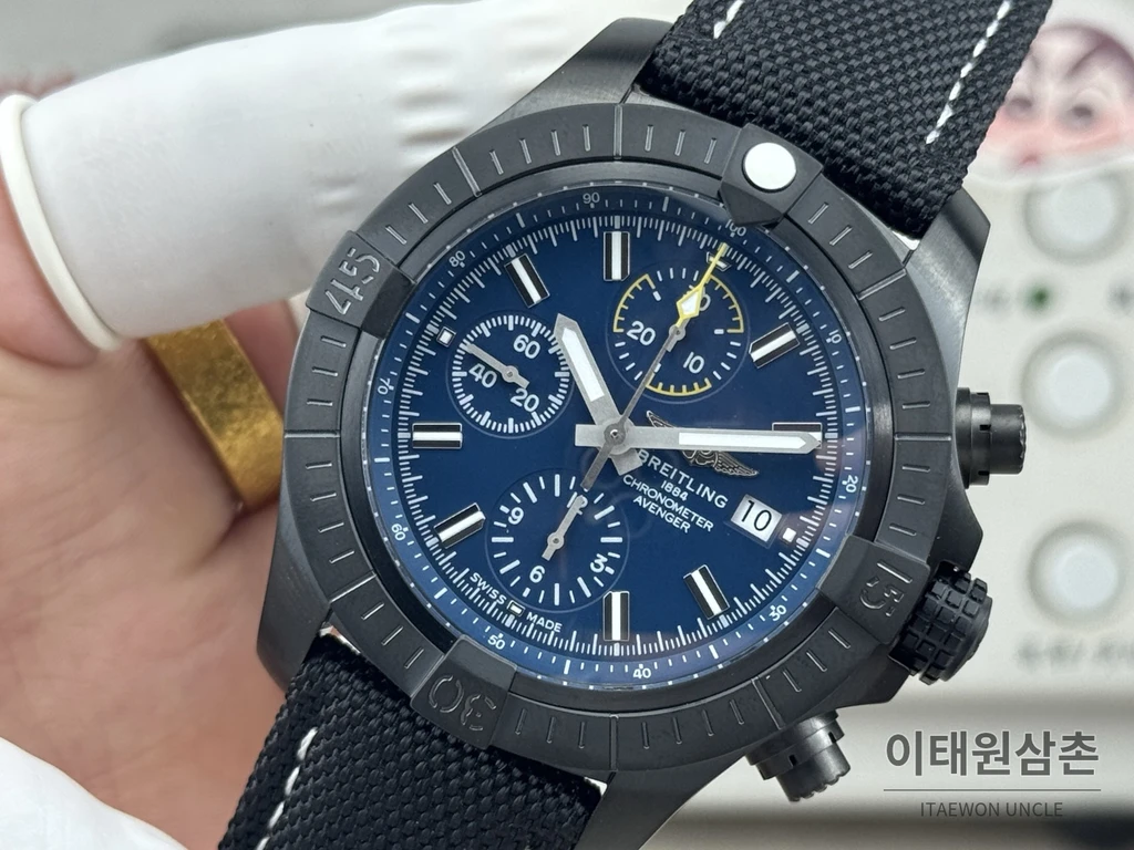 브라이틀링 어벤저 블랙다이얼 크로노그래프 오토매틱 45mm