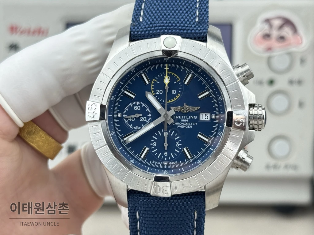 브라이틀링 어벤저 블랙다이얼 크로노그래프 오토매틱 45mm