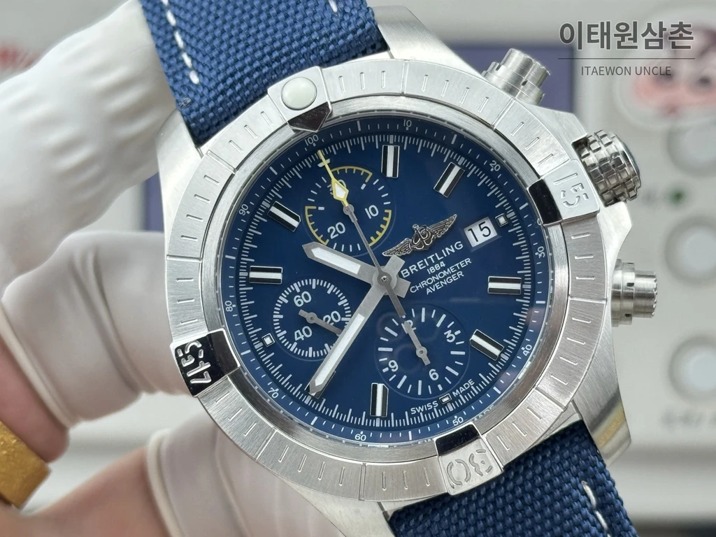 브라이틀링 어벤저 블랙다이얼 크로노그래프 오토매틱 45mm