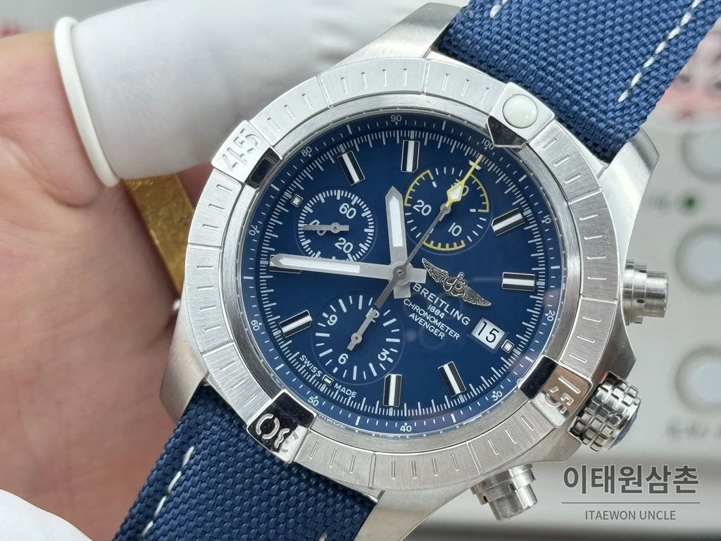 브라이틀링 어벤저 블랙다이얼 크로노그래프 오토매틱 45mm