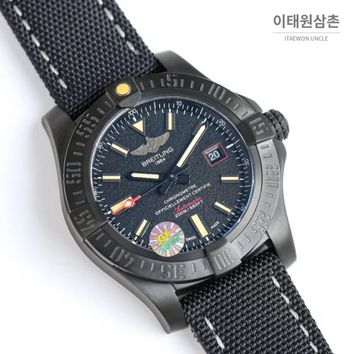 브라이틀링 어벤저 블랙버드 오토매틱 44mm