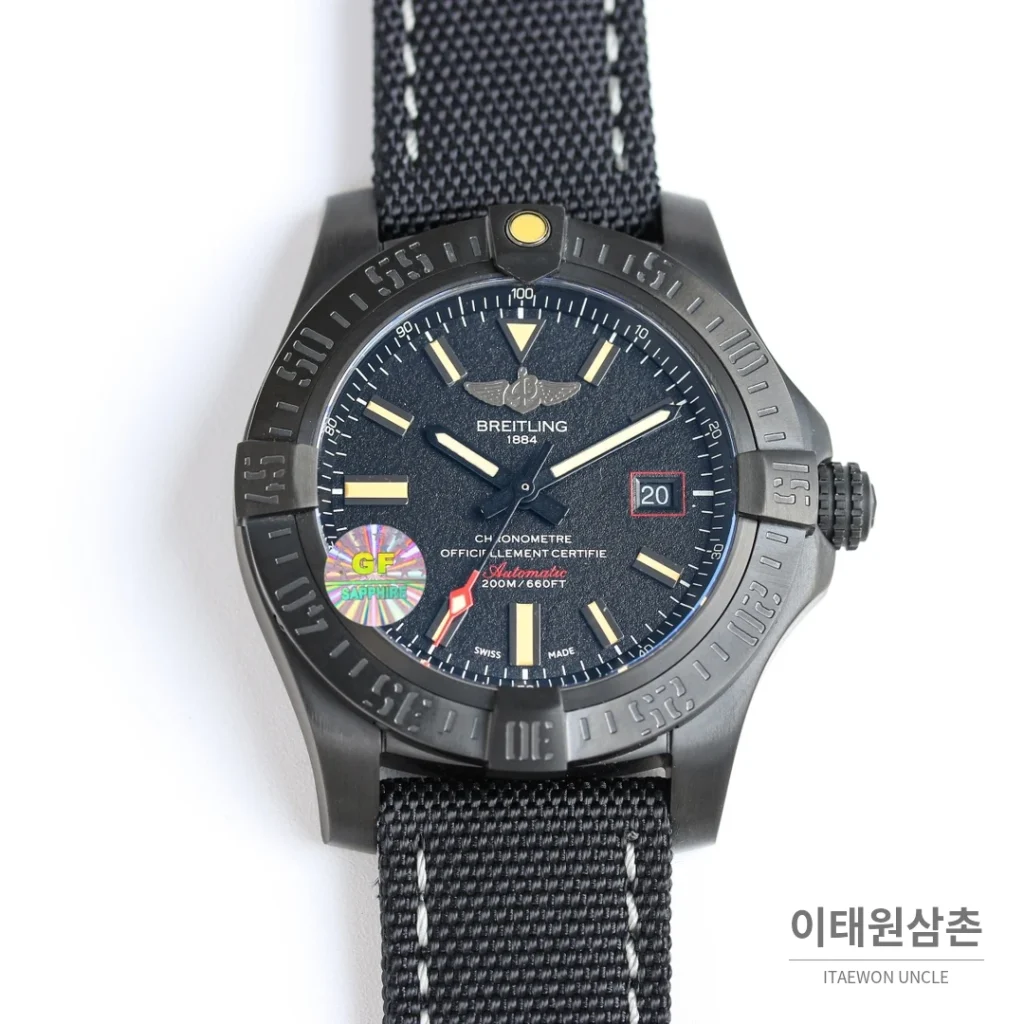 브라이틀링 어벤저 블랙버드 오토매틱 44mm