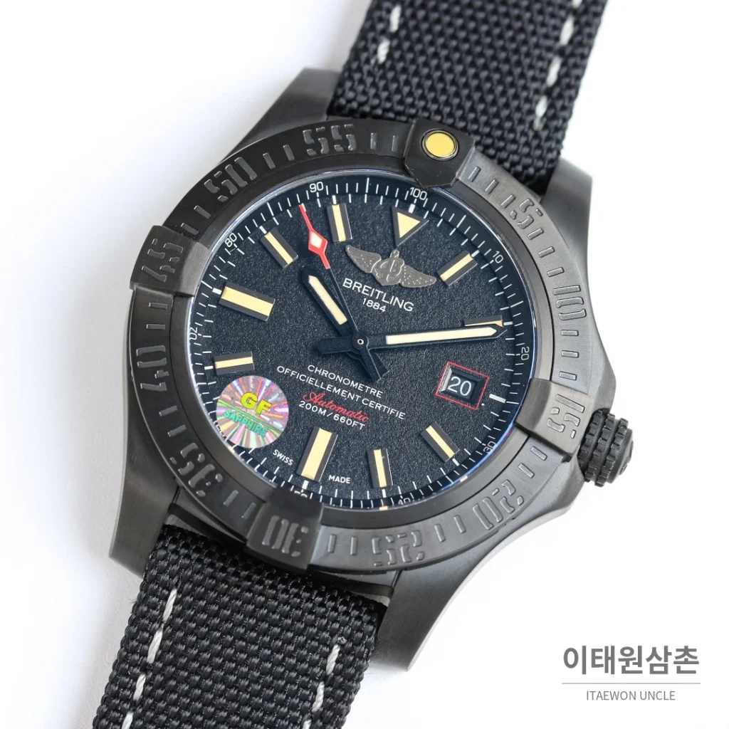 브라이틀링 어벤저 블랙버드 오토매틱 44mm