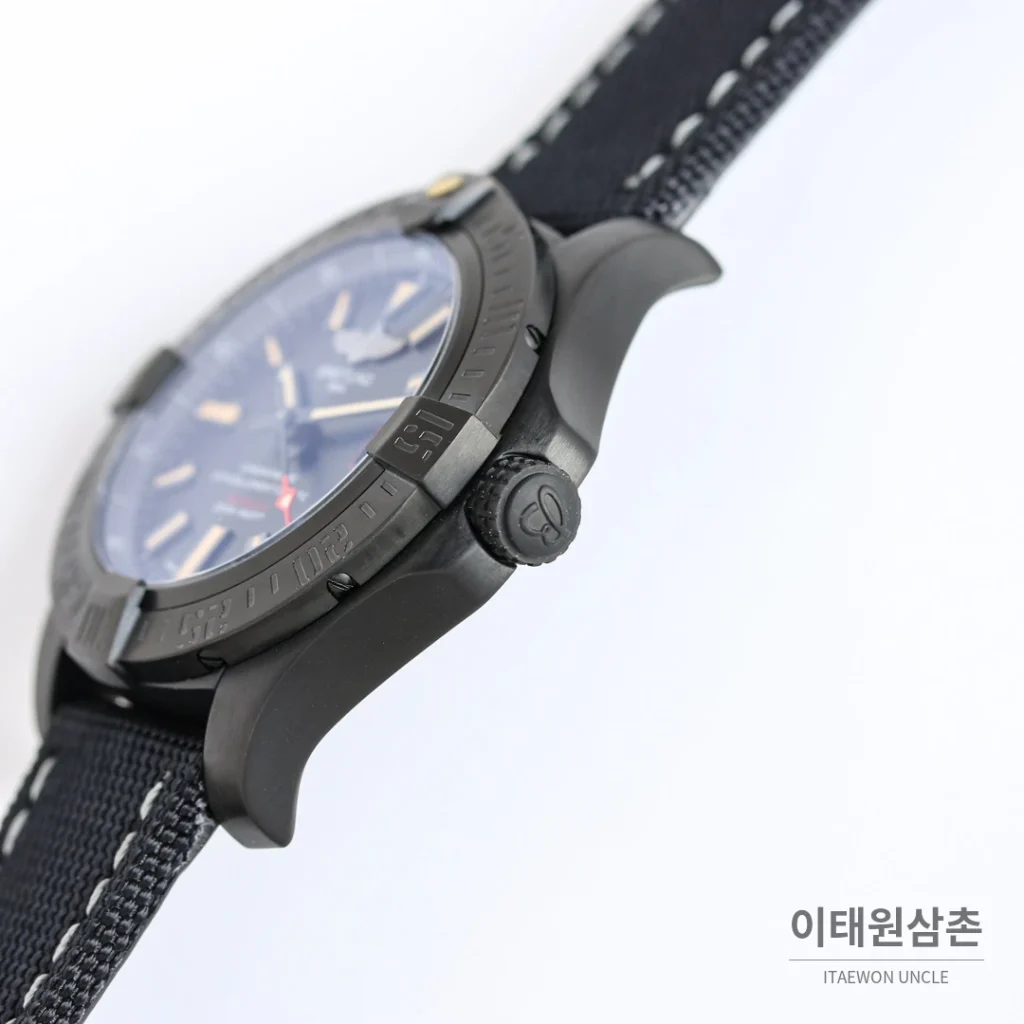브라이틀링 어벤저 블랙버드 오토매틱 44mm