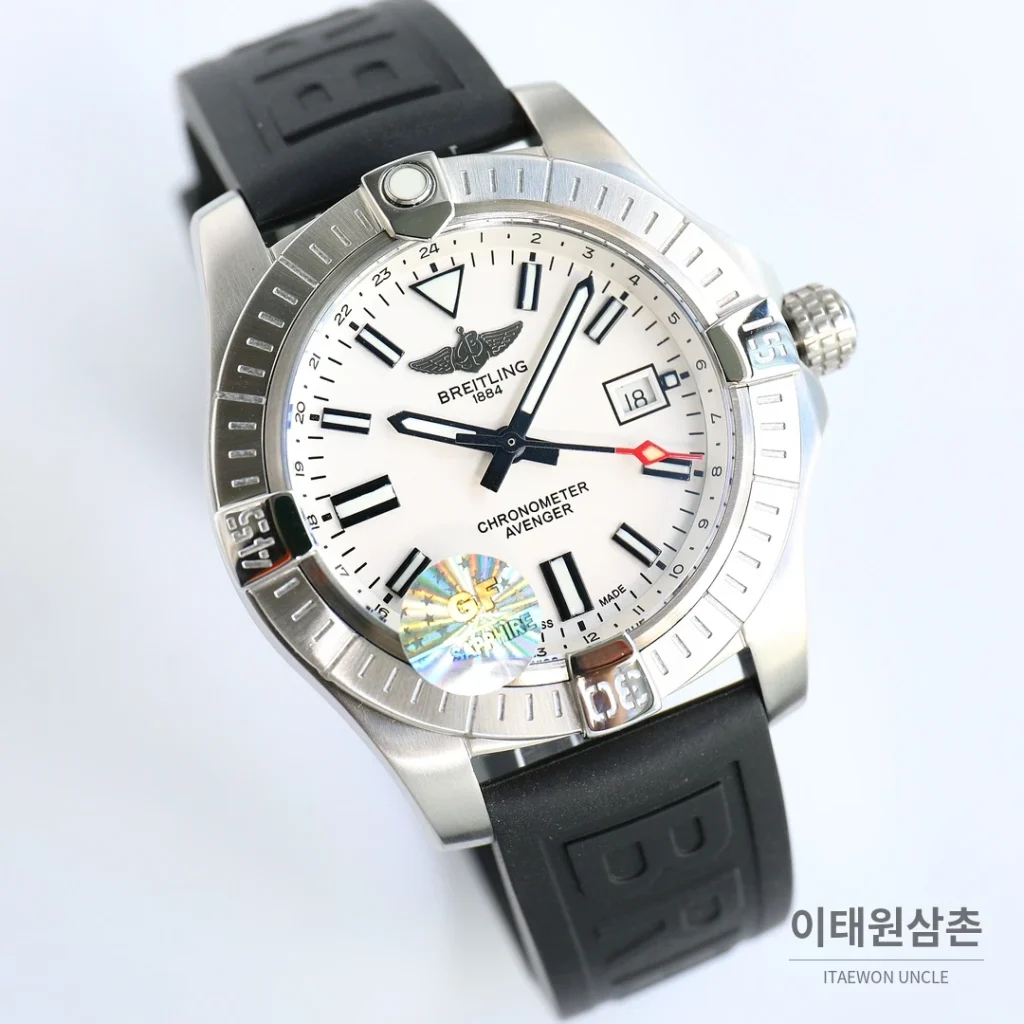 브라이틀링 어벤저 블랙버드 티타늄 오토매틱 44mm 화이트 다이얼 블랙 러버 스트랩