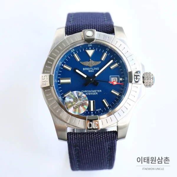 브라이틀링 어벤저 블랙버드 티타늄 오토매틱 44mm 블루 다이얼 네이비 나일론 스트랩
