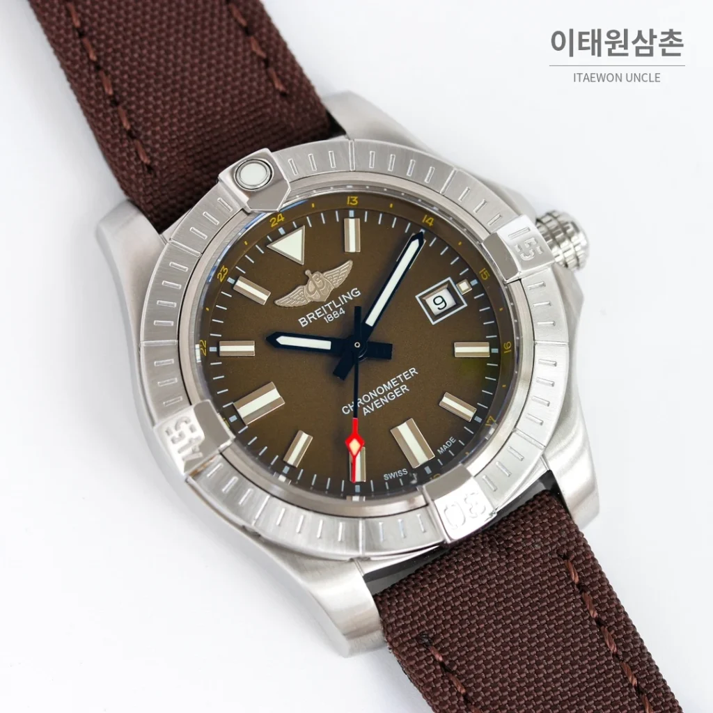 브라이틀링 어벤저 블랙버드 티타늄 오토매틱 44mm 브라운 다이얼 브라운 나일론 스트랩 (2)