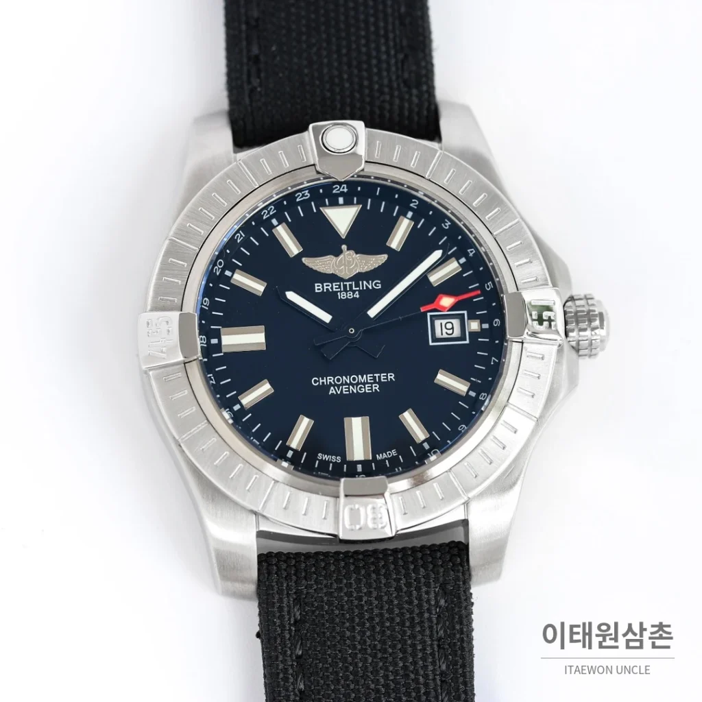 브라이틀링 어벤저 블랙버드 티타늄 오토매틱 44mm 네이비 다이얼 블랙 나일론 스트랩