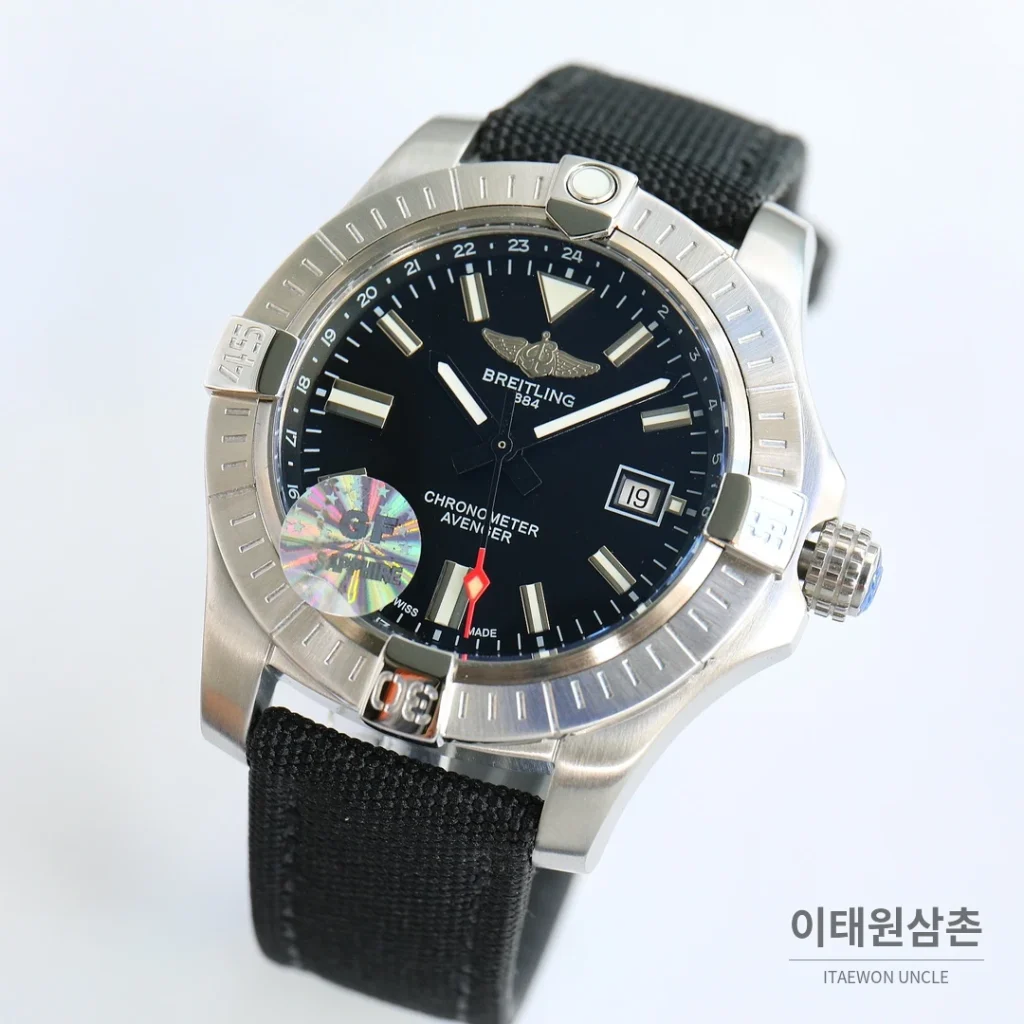 브라이틀링 어벤저 블랙버드 티타늄 오토매틱 44mm 블랙 다이얼 블랙 나일론 스트랩