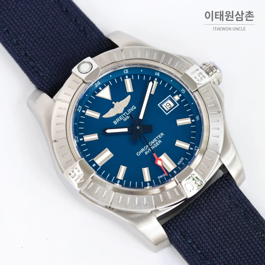 브라이틀링 어벤저 블랙버드 티타늄 오토매틱 44mm 블루 다이얼 네이비 나일론 스트랩 (2)