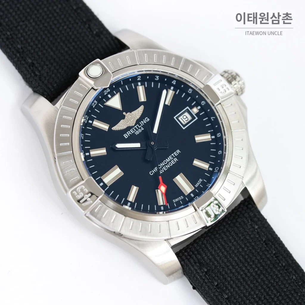 브라이틀링 어벤저 블랙버드 티타늄 오토매틱 44mm 네이비 다이얼 블랙 나일론 스트랩