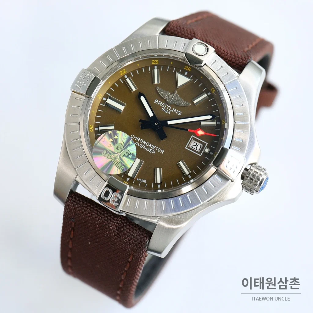 브라이틀링 어벤저 블랙버드 티타늄 오토매틱 44mm 브라운 다이얼 브라운 나일론 스트랩