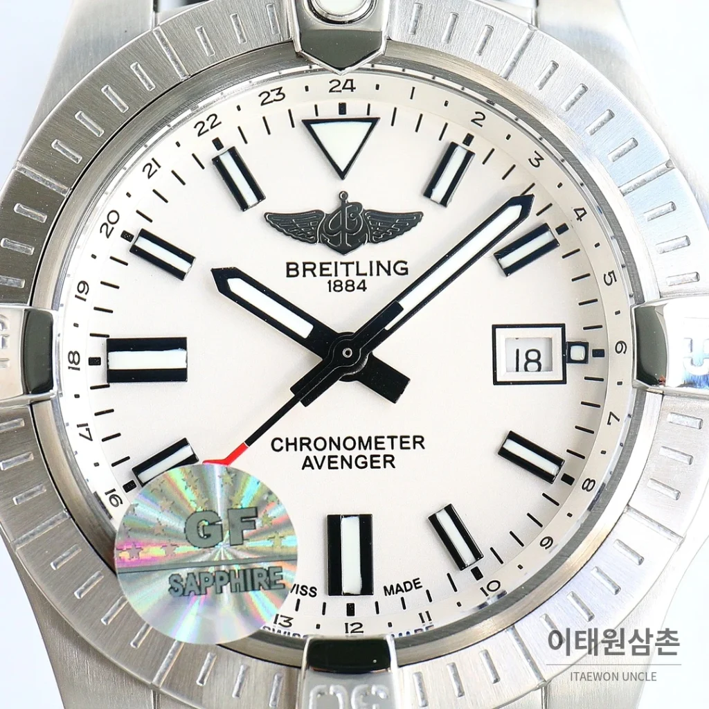 브라이틀링 어벤저 블랙버드 티타늄 오토매틱 44mm 화이트 다이얼 블랙 러버 스트랩