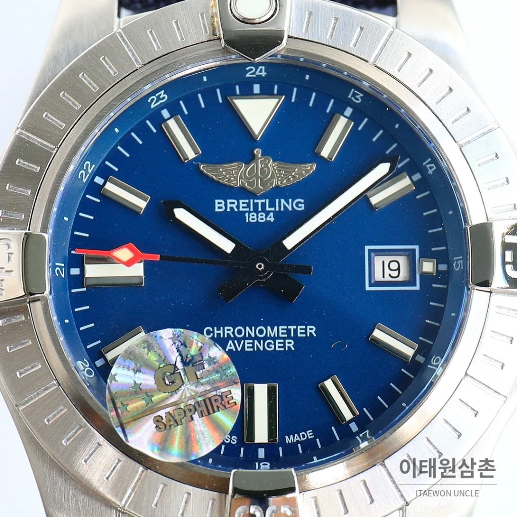 브라이틀링 어벤저 블랙버드 티타늄 오토매틱 44mm 블루 다이얼 네이비 나일론 스트랩