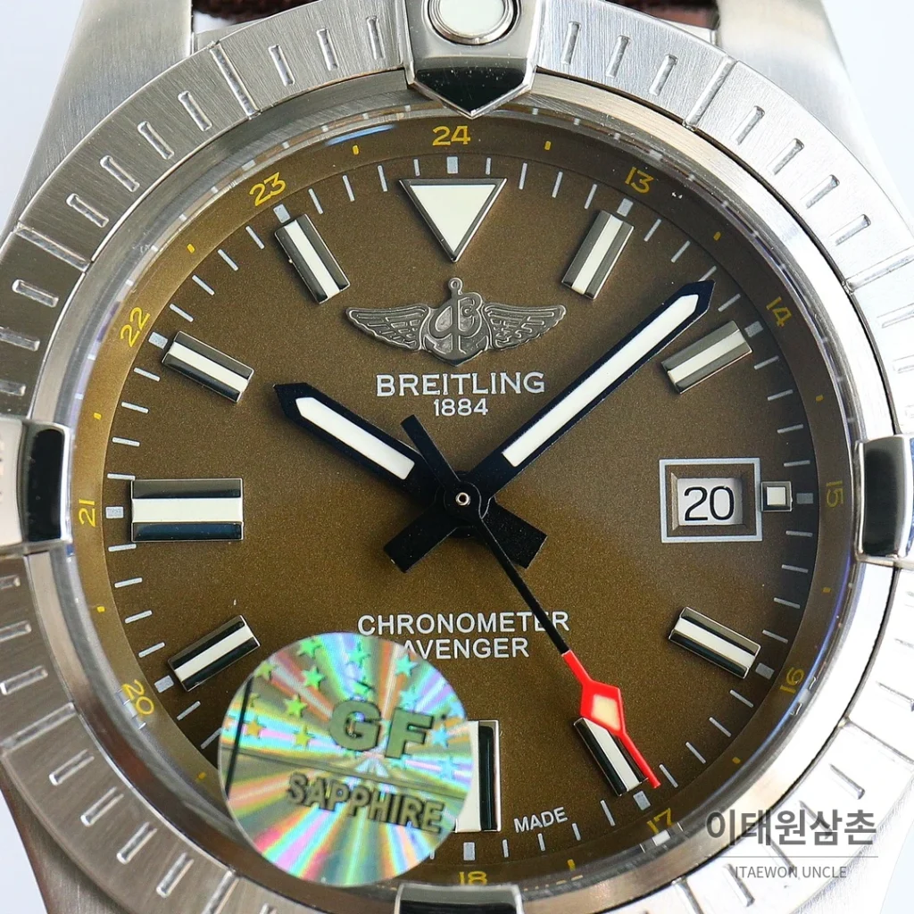 브라이틀링 어벤저 블랙버드 티타늄 오토매틱 44mm 브라운 다이얼 브라운 나일론 스트랩