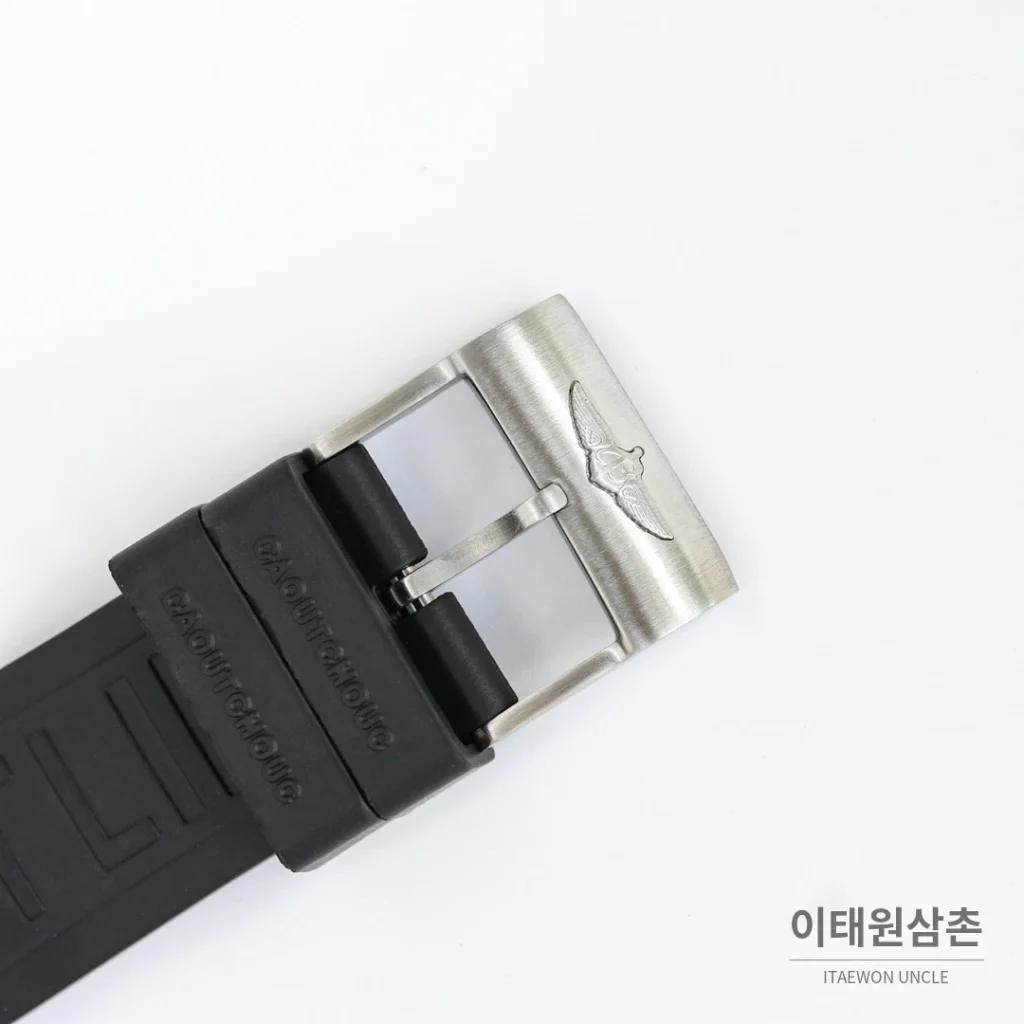 브라이틀링 어벤저 블랙버드 티타늄 오토매틱 44mm 네이비 다이얼 블랙 러버 스트랩