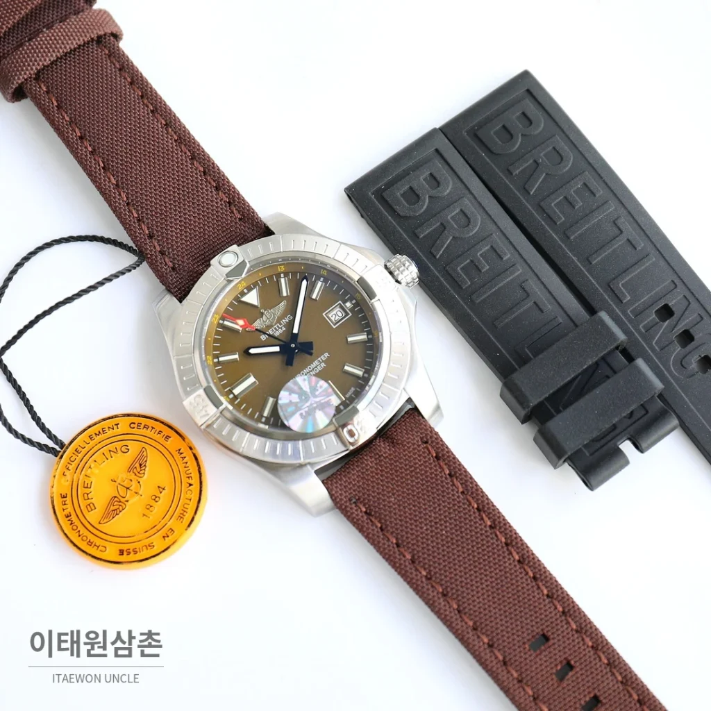 브라이틀링 어벤저 블랙버드 티타늄 오토매틱 44mm 브라운 다이얼 브라운 나일론 스트랩
