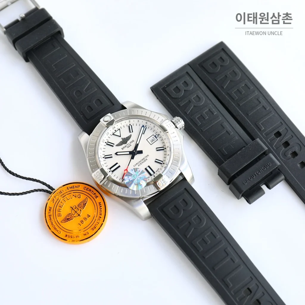 브라이틀링 어벤저 블랙버드 티타늄 오토매틱 44mm 화이트 다이얼 블랙 러버 스트랩