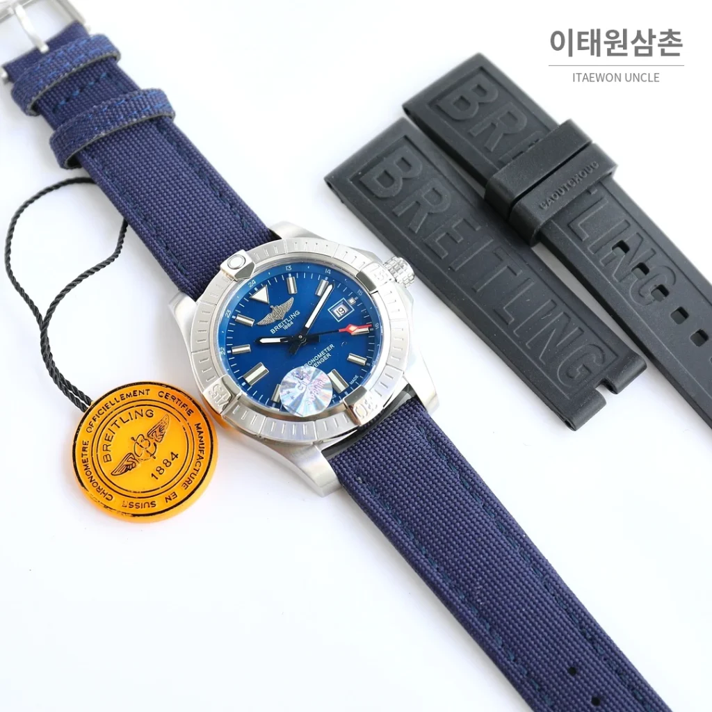 브라이틀링 어벤저 블랙버드 티타늄 오토매틱 44mm 블루 다이얼 네이비 나일론 스트랩