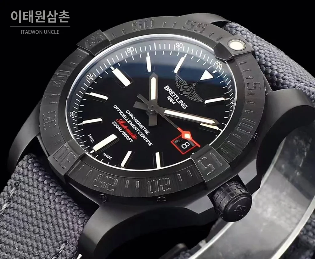 브라이틀링 어벤저 블랙버드 티타늄 블랙다이얼 오토매틱 44mm