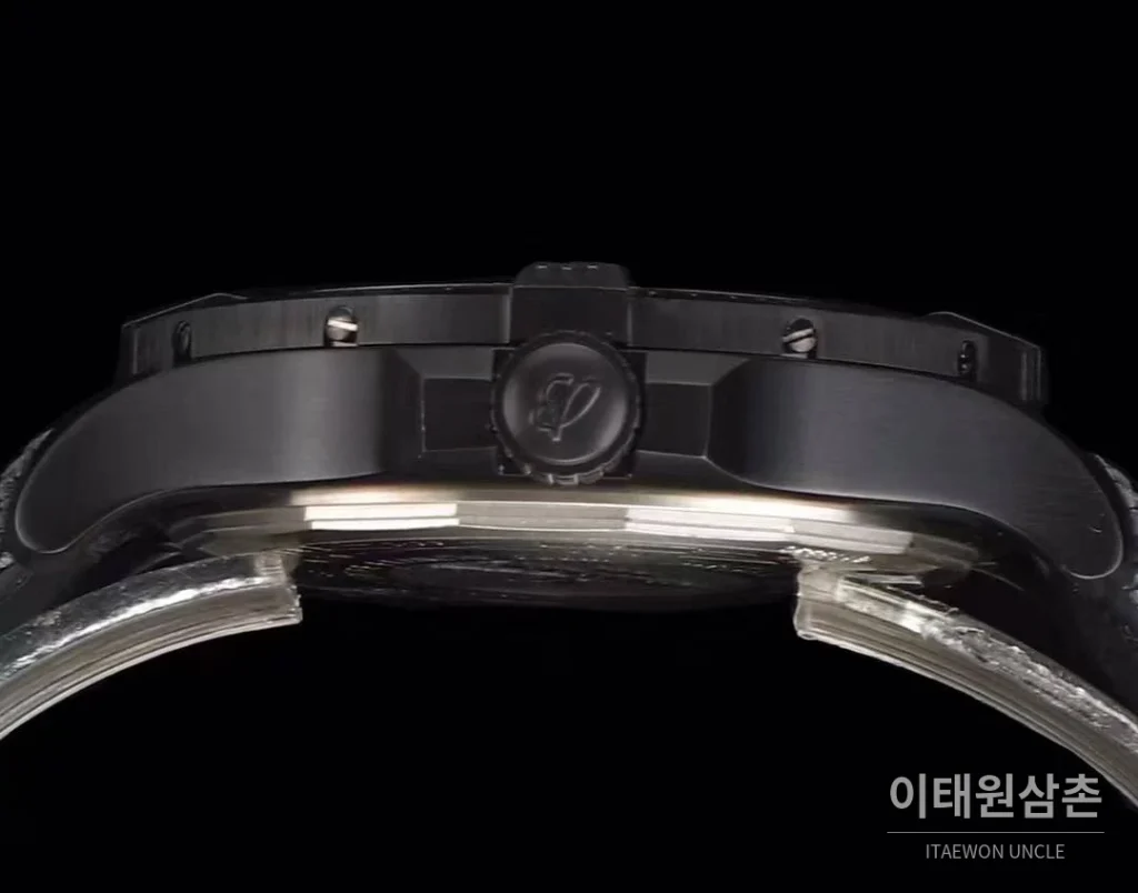 브라이틀링 어벤저 블랙버드 티타늄 블랙다이얼 오토매틱 44mm