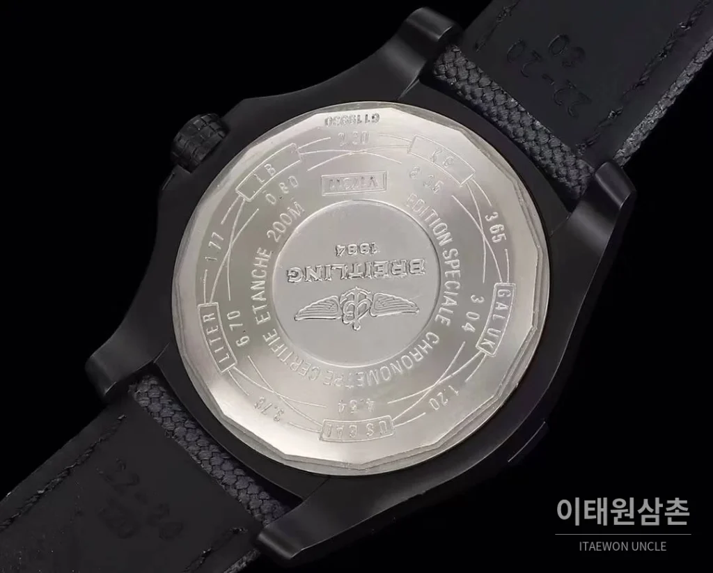 브라이틀링 어벤저 블랙버드 티타늄 블랙다이얼 오토매틱 44mm
