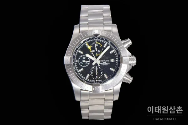 브라이틀링 어벤저 크로노그래프43 스틸 오토매틱 43mm 브라이틀링 어벤저 크로노그래프43 스틸 오토매틱 43mm 블랙 다이얼