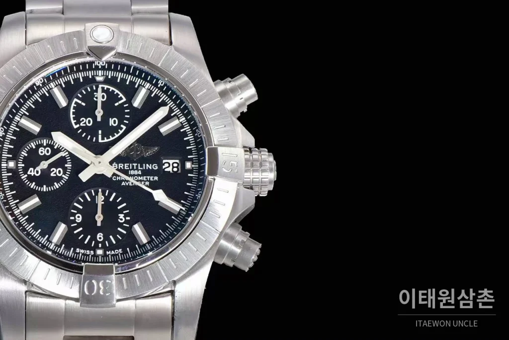 브라이틀링 어벤저 크로노그래프43 스틸 오토매틱 43mm 블랙 다이얼 (2)