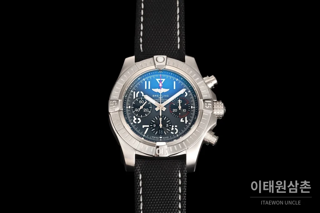 브라이틀링 어벤저 크로노그래프 오토매틱 45mm