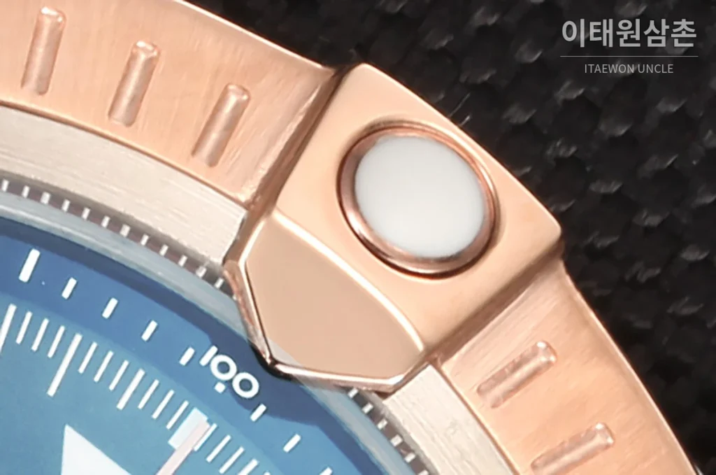 브라이틀링 어벤저 크로노그래프 오토매틱 45mm 블랙 다이얼