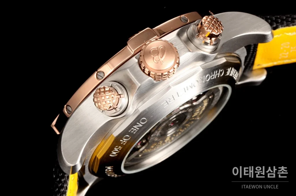 브라이틀링 어벤저 크로노그래프 오토매틱 45mm 블랙 다이얼
