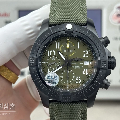 브라이틀링 어벤저 카키다이얼 크로노그래프 오토매틱 45mm 브라이틀링 어벤저 카키다이얼 크로노그래프 오토매틱 45mm